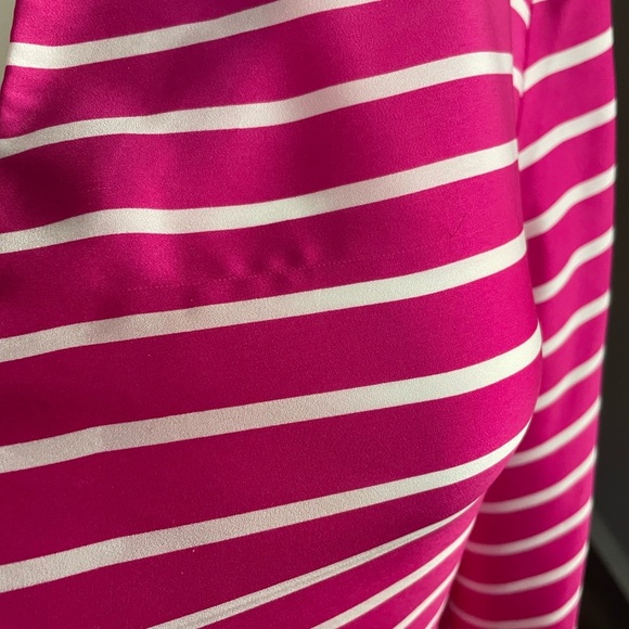 Anna Taylor Fuscia/White stripe vneck blouse Size XL
P2P:21 - Picture 2 of 5